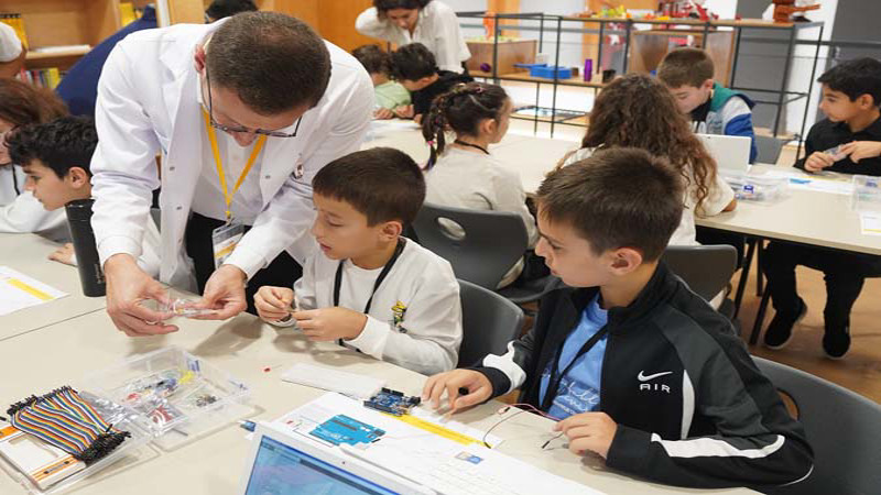 Geleceği Kodlayan Dijital Eğitim Devam Ediyor 