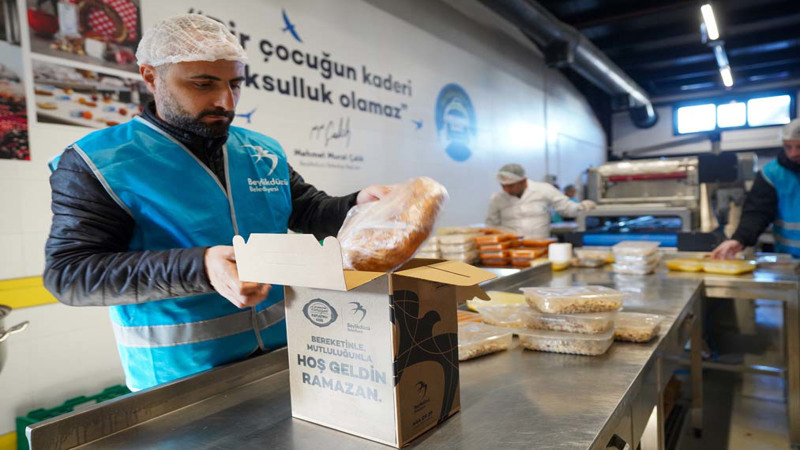 Beylikdüzü’nde Ramazan’ın Bereketi Sofralara Taşınıyor